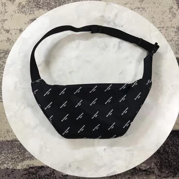 BALENCIAG巴黎世家 帆布胸包腰包 簡單輕便  BL1134
